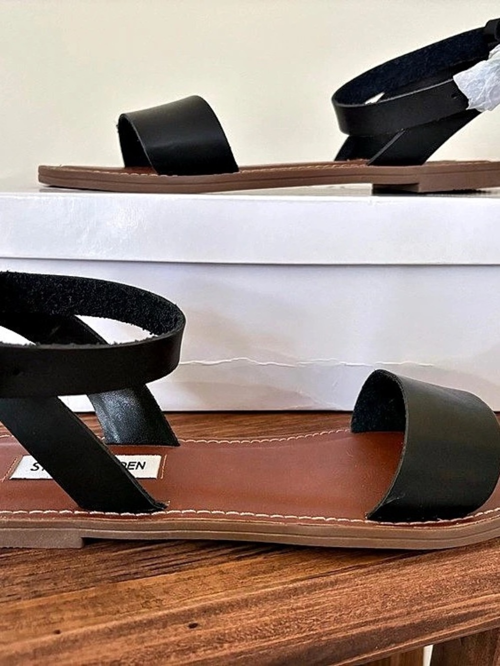NWB Steve Madden Dairr Ankle Strap Flat Sandals in Black (Size 7.5)